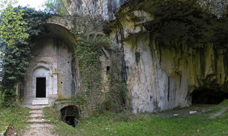 San Severino, alla scoperta delle grotte di Sant’Eustachio: escursione naturalistica nella Valle dei Grilli San Severino, alla scoperta delle grotte di Sant’Eustachio: escursione naturalistica nella Valle dei Grilli