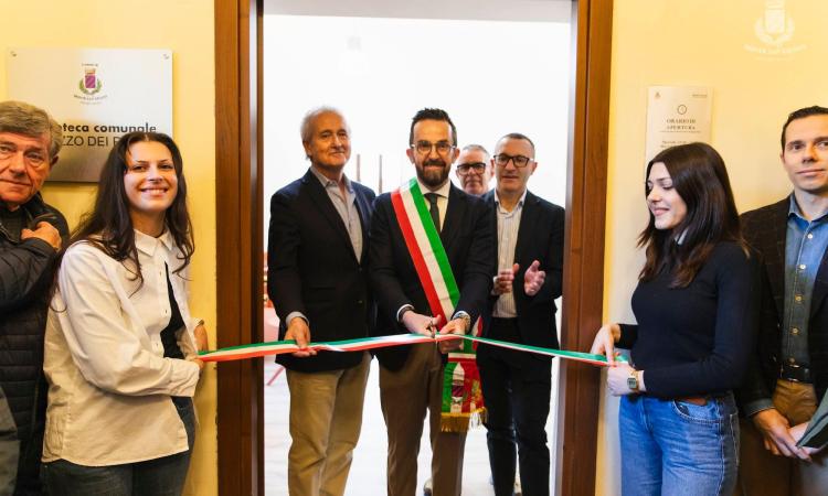 Monte San Giusto riaccende la cultura: dopo 20 anni inaugurata la nuova Biblioteca Comunale Monte San Giusto riaccende la cultura: dopo 20 anni inaugurata la nuova Biblioteca Comunale