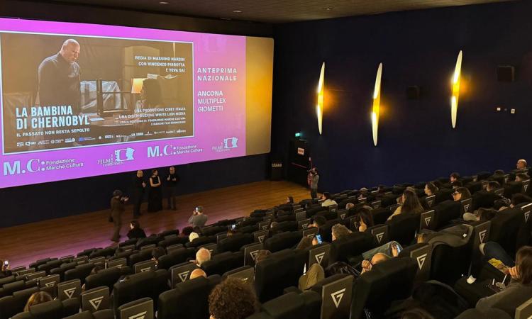 Successo per l’anteprima nazionale del film “La bambina di Chernobyl” girato ad Ancona con Vincenzo Pirrotta e Yeva Sai Successo per l’anteprima nazionale del film “La bambina di Chernobyl” girato ad Ancona con Vincenzo Pirrotta e Yeva Sai