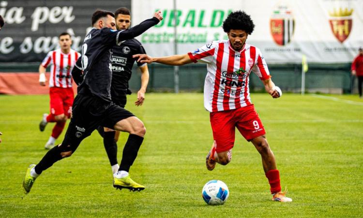 Maceratese, Lauro inizia con una sconfitta: l'Atletico Ascoli si impone 2-0 al "Del Duca"