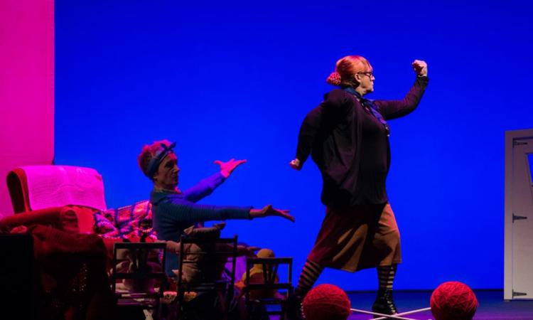 Civitanova, una "Wondernonna" all'Annibal Caro: scenografie dal vivo per la Giornata del Teatro Civitanova, una "Wondernonna" all'Annibal Caro: scenografie dal vivo per la Giornata del Teatro