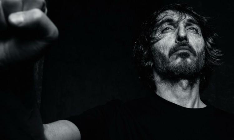 Arriva “Via Crux”: satira tagliente e zero freni nello spettacolo di Giuseppe Cruciani