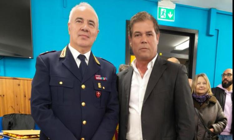 Macerata, la Polizia saluta il commissario Ciccarelli: va in pensione dopo 40 anni di servizio Macerata, la Polizia saluta il commissario Ciccarelli: va in pensione dopo 40 anni di servizio