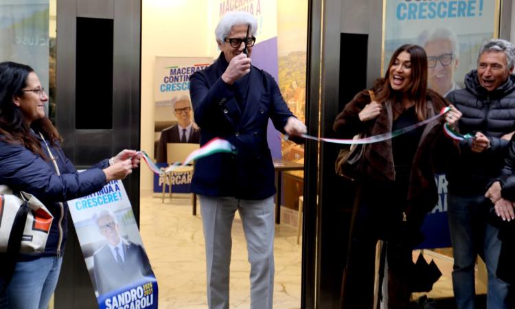 "Macerata continua a crescere": Parcaroli inaugura la sede elettorale e rilancia la sfida elettorale (VIDEO e FOTO)