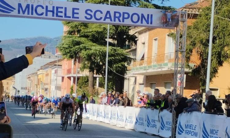 Trofeo Michele Scarponi: trionfa il marchigiano Tommaso Cingolani Trofeo Michele Scarponi: trionfa il marchigiano Tommaso Cingolani