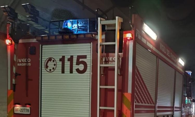 Tragedia nella notte sull’A14: scontro tra auto e tir, muore una donna di 62 anni