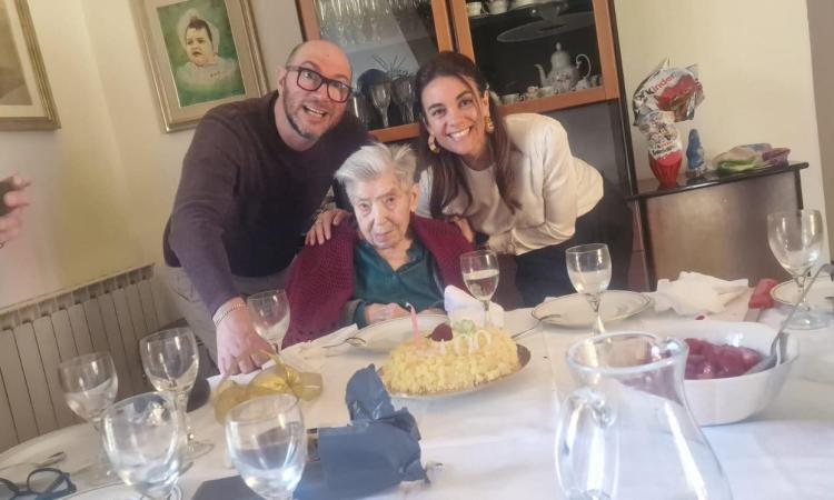 Cento candeline per Lina Catarini: è festa a Matelica Cento candeline per Lina Catarini: è festa a Matelica