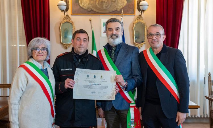 Loro Piceno, 38 anni di servizio: il saluto della comunità al carabiniere Michele De Palma Loro Piceno, 38 anni di servizio: il saluto della comunità al carabiniere Michele De Palma