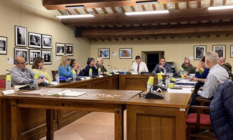 Morrovalle, via libera al consuntivo 2025 e al piano di protezione civile. Saluta il segretario Perroni
