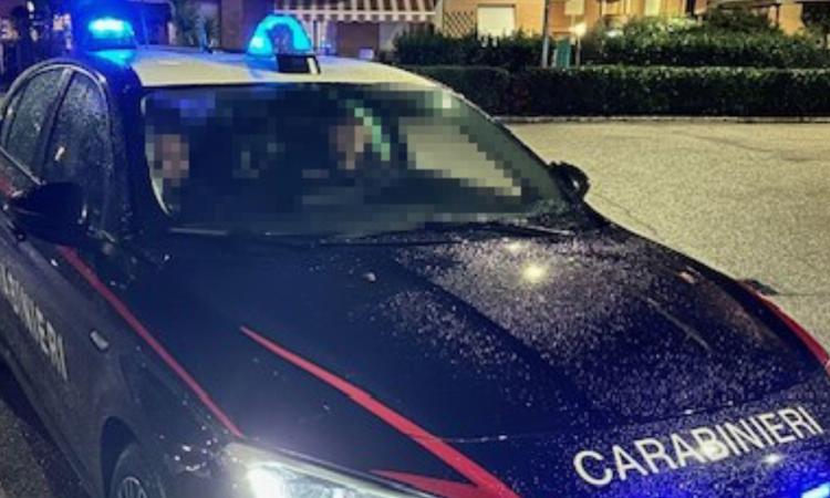 Lascia l'IPhone sul tavolo del ristorante: il cameriere lo ruba, ma viene tradito dalla geolocalizzazione Lascia l'IPhone sul tavolo del ristorante: il cameriere lo ruba, ma viene tradito dalla geolocalizzazione