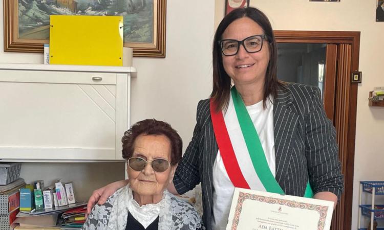 Ada Battellini spegne 102 candeline: è festa a Tolentino