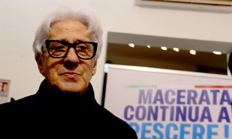 La "metamorfosi" di Parcaroli: da imprenditore a politico di professione in cerca di consenso (e stipendio) La "metamorfosi" di Parcaroli: da imprenditore a politico di professione in cerca di consenso (e stipendio)
