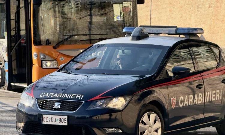 Macerata, ruba 300 euro di spesa al supermercato: denunciato studente di 25 anni