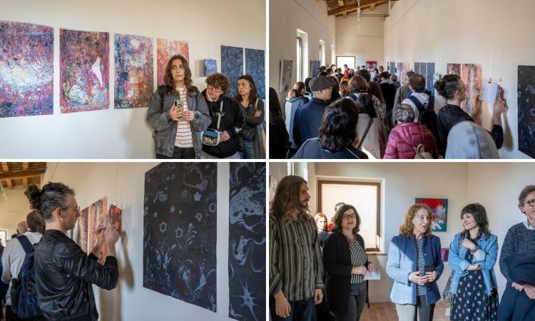 Macerata, l'arte incontra la musica: inaugurata la mostra "Come un caleidoscopio"