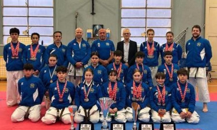 Karate, trionfo del Kyu Shin Tarulli: 40 medaglie alla Coppa Nazionale Csen a Pescara