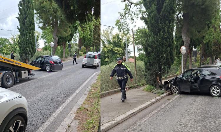 Macerata, perde il controllo dell'auto e invade la corsia opposta: due donne in ospedale Macerata, perde il controllo dell'auto e invade la corsia opposta: due donne in ospedale