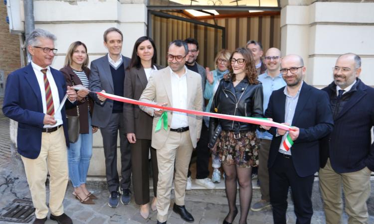 Macerata, inaugurata la sede elettorale di Mattia Orioli (Terzo Polo): “Dall’io al noi per ricostruire la città” (VIDEO) Macerata, inaugurata la sede elettorale di Mattia Orioli (Terzo Polo): “Dall’io al noi per ricostruire la città” (VIDEO)