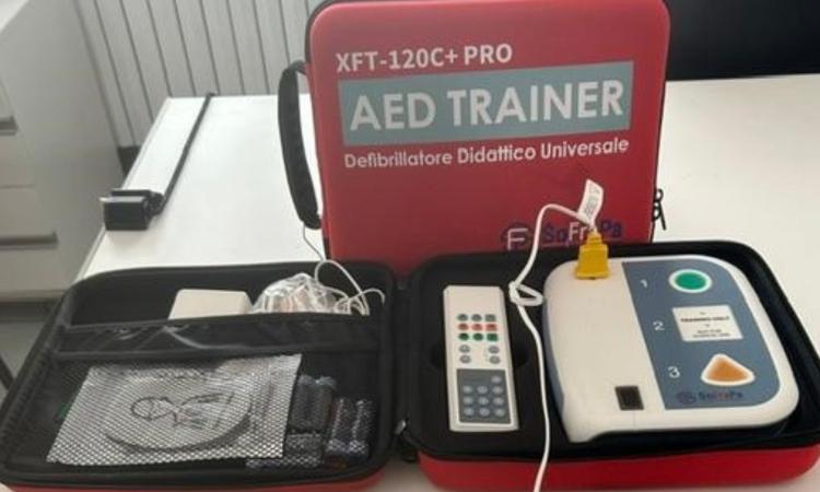 Macerata, donati due defibrillatori didattici al 118: in memoria della dottoressa Daniela Del Bello
