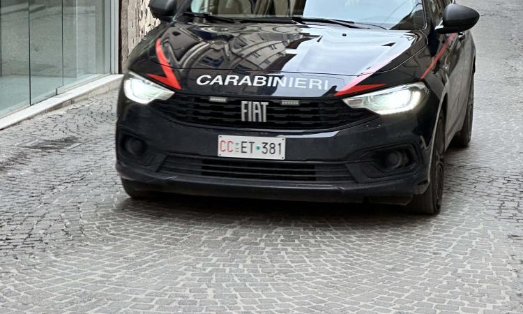 Dai bitcoin alle friggitrici inesistenti, ancora truffe online: denunciati un 21enne e una pensionata