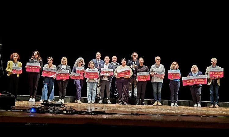 Oltre 350 studenti al Teatro Rossini per il Festival dei Cori Scolastici: Civitanova capitale della musica corale Oltre 350 studenti al Teatro Rossini per il Festival dei Cori Scolastici: Civitanova capitale della musica corale