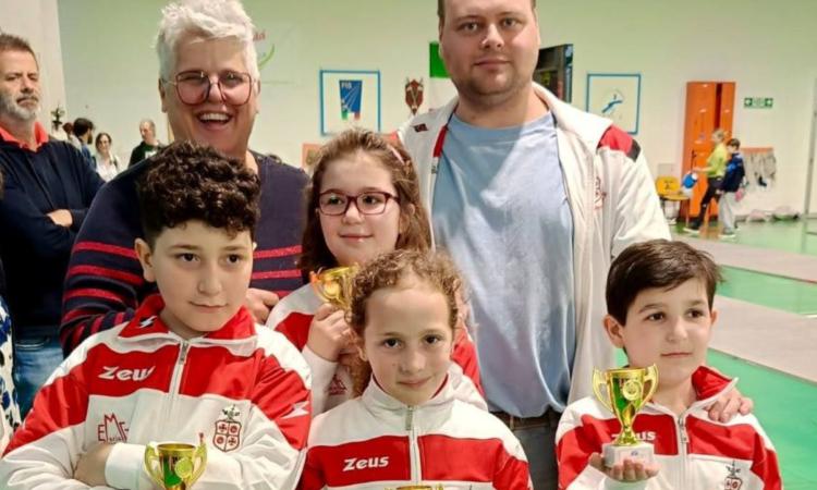 Il futuro della Macerata Scherma brilla ad Ancona: pioggia di medaglie e sorrisi per i giovani campioni