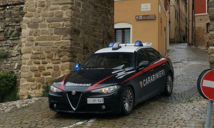 San Severino, scappa all'alt in moto e semina il panico nel centro storico: denunciato 35enne San Severino, scappa all'alt in moto e semina il panico nel centro storico: denunciato 35enne
