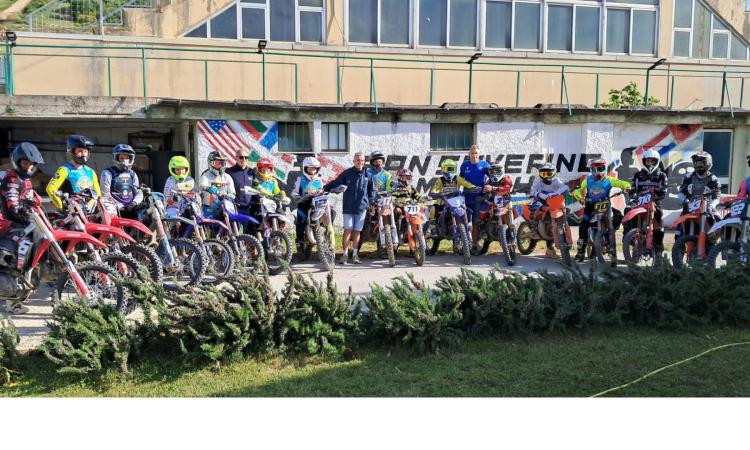San Severino, il "San Pacifico" fa scuola: 21 giovani talenti in pista per lo stage della Federmoto
