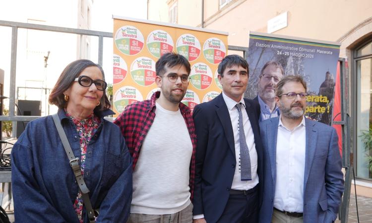 Fratoianni sostiene Tittarelli: "Macerata può finalmente liberarsi da una pessima destra" (FOTO e VIDEO) Fratoianni sostiene Tittarelli: "Macerata può finalmente liberarsi da una pessima destra" (FOTO e VIDEO)