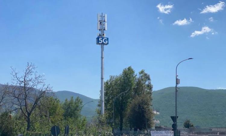 Montecosaro si mobilita: già oltre mille firme contro l'antenna 5G in via Roma