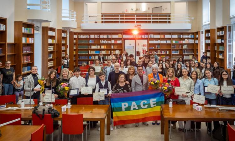 Anmig Macerata premia gli studenti vincitori di "Un racconto per la Pace" Anmig Macerata premia gli studenti vincitori di "Un racconto per la Pace"