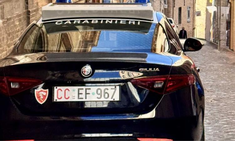 Camerino, minaccia il compagno con un coltello al culmine di una lite: denunciata 43enne