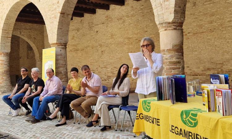 Tolentino, proclamati i vincitori di 'Un libro per l’ambiente': premiati “La ragazza pesce” e “La chimica delle parole” Tolentino, proclamati i vincitori di 'Un libro per l’ambiente': premiati “La ragazza pesce” e “La chimica delle parole”