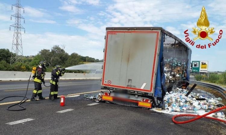 incendio-camion-a14-senigallia-marotta.jpg incendio-camion-a14-senigallia-marotta.jpg