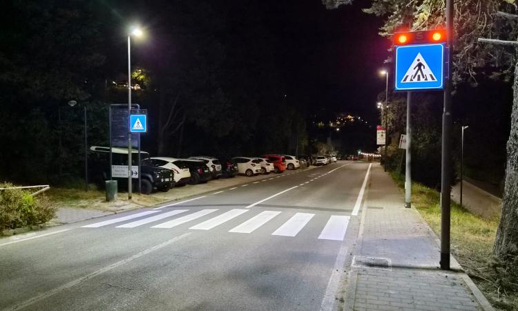 Recanati, attivato il primo attraversamento pedonale con illuminazione led intelligente Recanati, attivato il primo attraversamento pedonale con illuminazione led intelligente