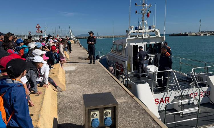 civitanova-guardia costiera- studenti