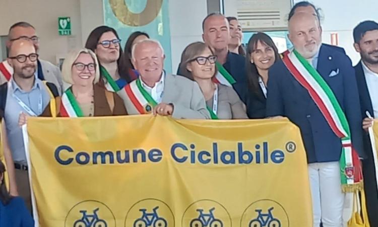 porto-recanati-bandiera- gialla-fiab porto-recanati-bandiera- gialla-fiab