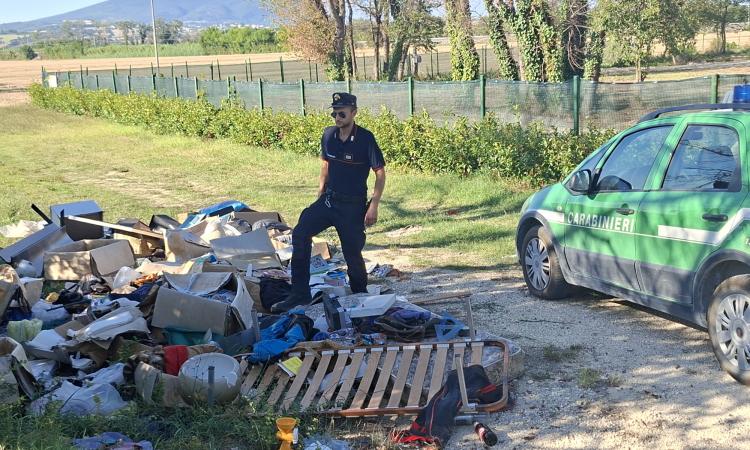 rifiuti-abbandonati-porto-recanati rifiuti-abbandonati-porto-recanati