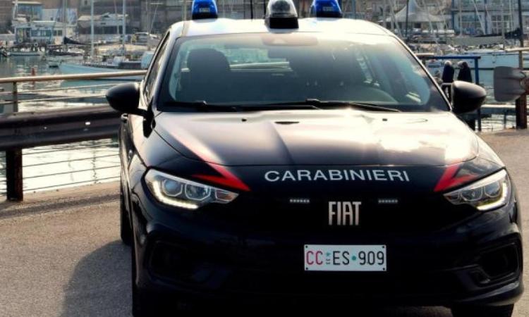 coltelli-civitanova-carabinieri coltelli-civitanova-carabinieri