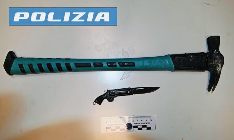 martello-coltello-sequestrati-macerata