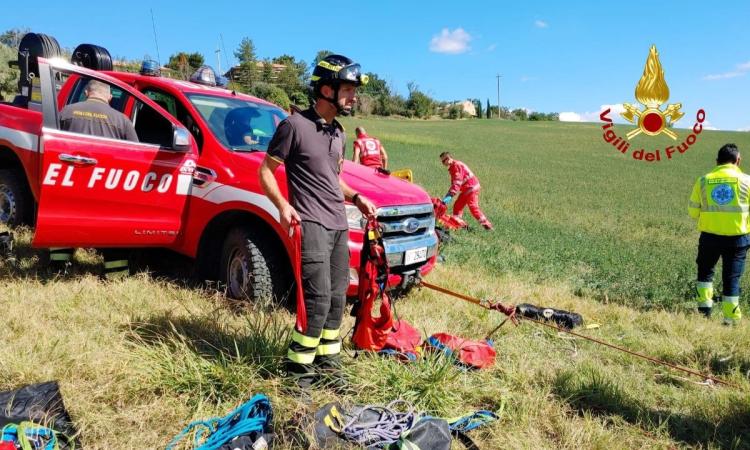 cane-pozzo-uomo-vigili-del-fuoco-tolentino cane-pozzo-uomo-vigili-del-fuoco-tolentino