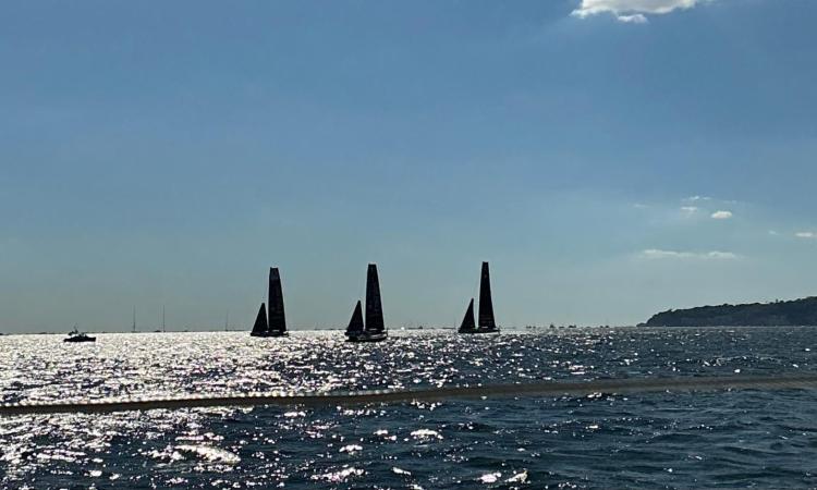 L'arte dell'attesa e la lezione del mare: la vela insegna a ritrovare la rotta