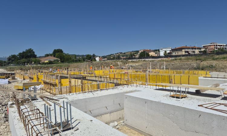 Scuole del cratere, "i dati ufficiali non coincidono con i cantieri": il report di Libera a dieci anni dal sisma