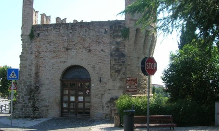 Tolentino, a rischio anche lo storico Torrione: transennata tutta la zona