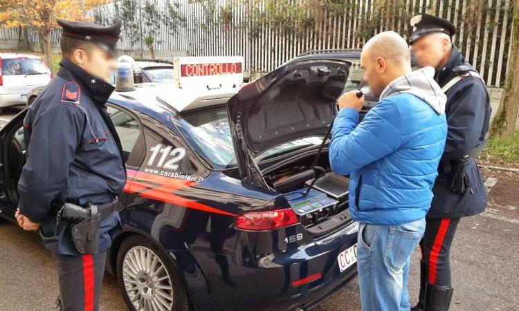 Controlli notturni serrati dei carabinieri di Macerata: denunce per droga e guida in stato di ebbrezza