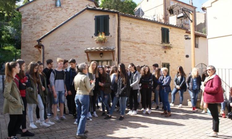 Macerata, Borgo Ficana e l’esperienza Les Friches richiamano l’attenzione dei futuri educatori