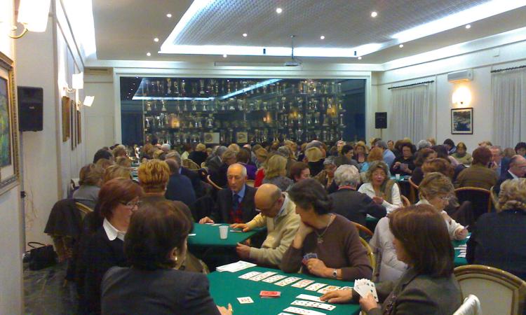 Corso gratuito di burraco a Tolentino