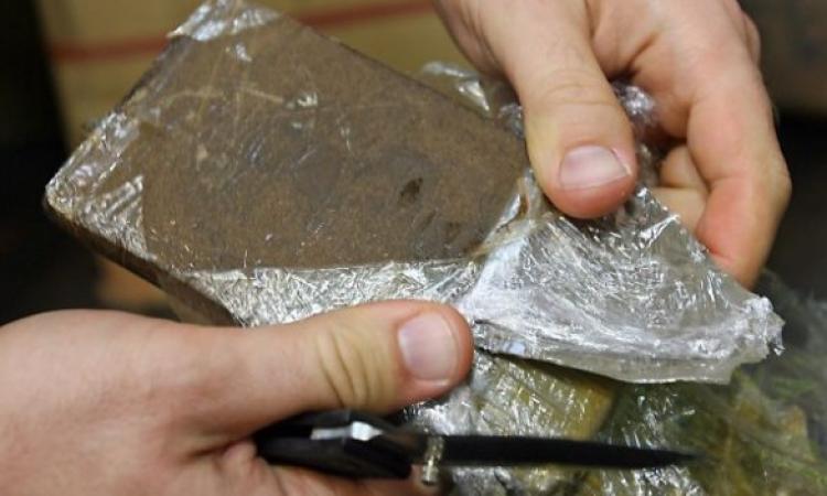 Nascondeva quattro etti di hashish nell'auto: in manette un 37enne marocchino