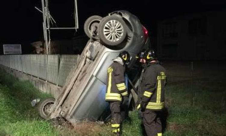 Tremendo fuoristrada lungo la Regina: illeso 42enne di Potenza Picena