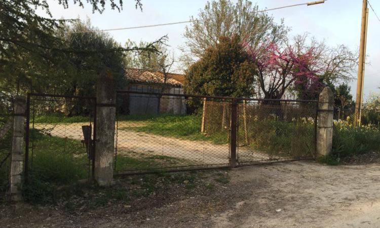 Furto con scasso in un'auto a Potenza Picena