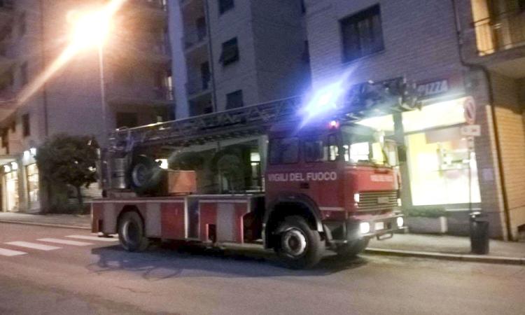 Cade in casa e non risponde ai familiari: paura in via Spalato per un'anziana